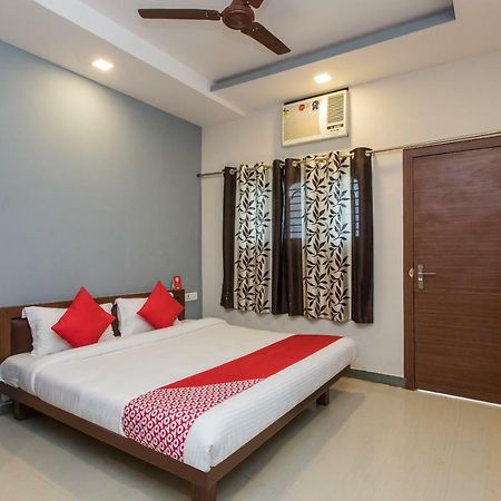 Oyo 17161 Hotel Mahalaxmi Ujjain Zewnętrze zdjęcie