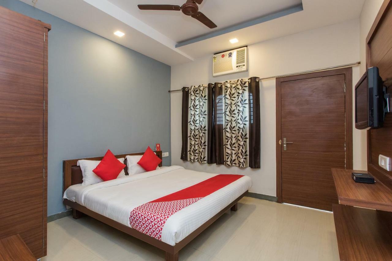 Oyo 17161 Hotel Mahalaxmi Ujjain Zewnętrze zdjęcie